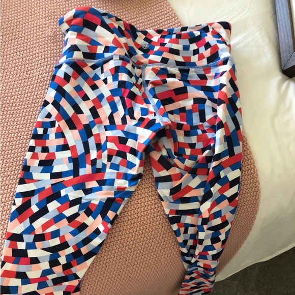 Lululemon Crop Leggings - Size 8 - Picture 2 of 3